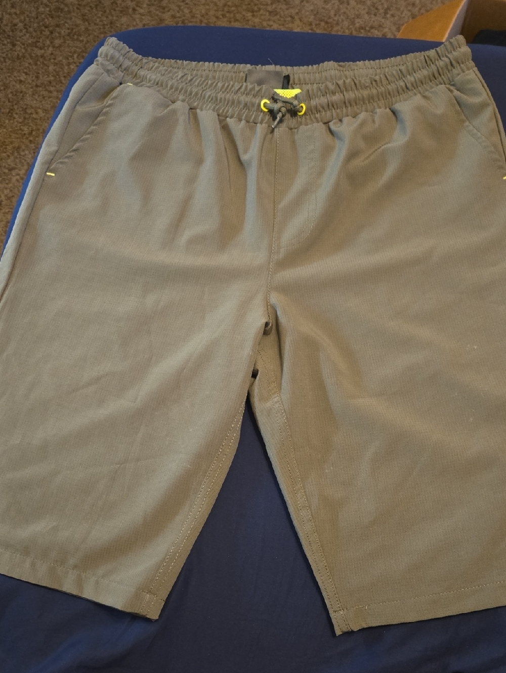 Eddie Bauer Olive Lined Shorts with Yellow Lining 18/20 XL